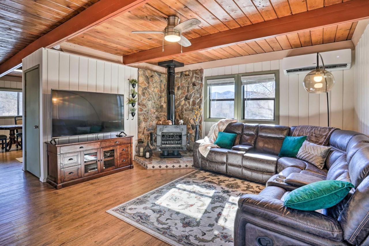 With Deck And Grill Close To Hiking!