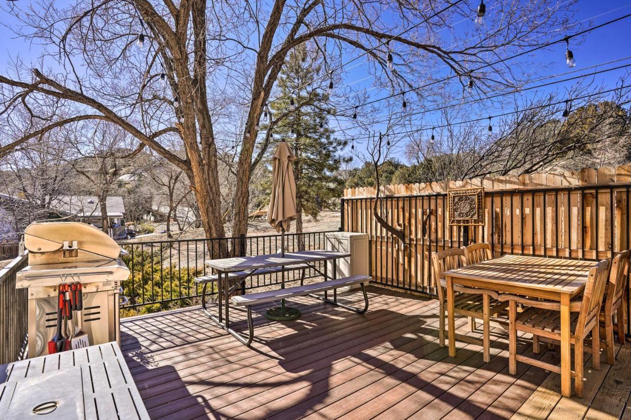 With Deck And Grill Close To Hiking!