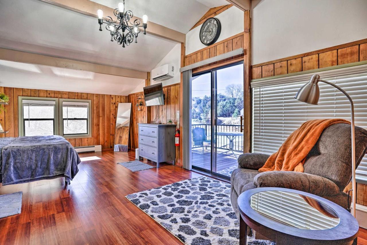 With Deck And Grill Close To Hiking!